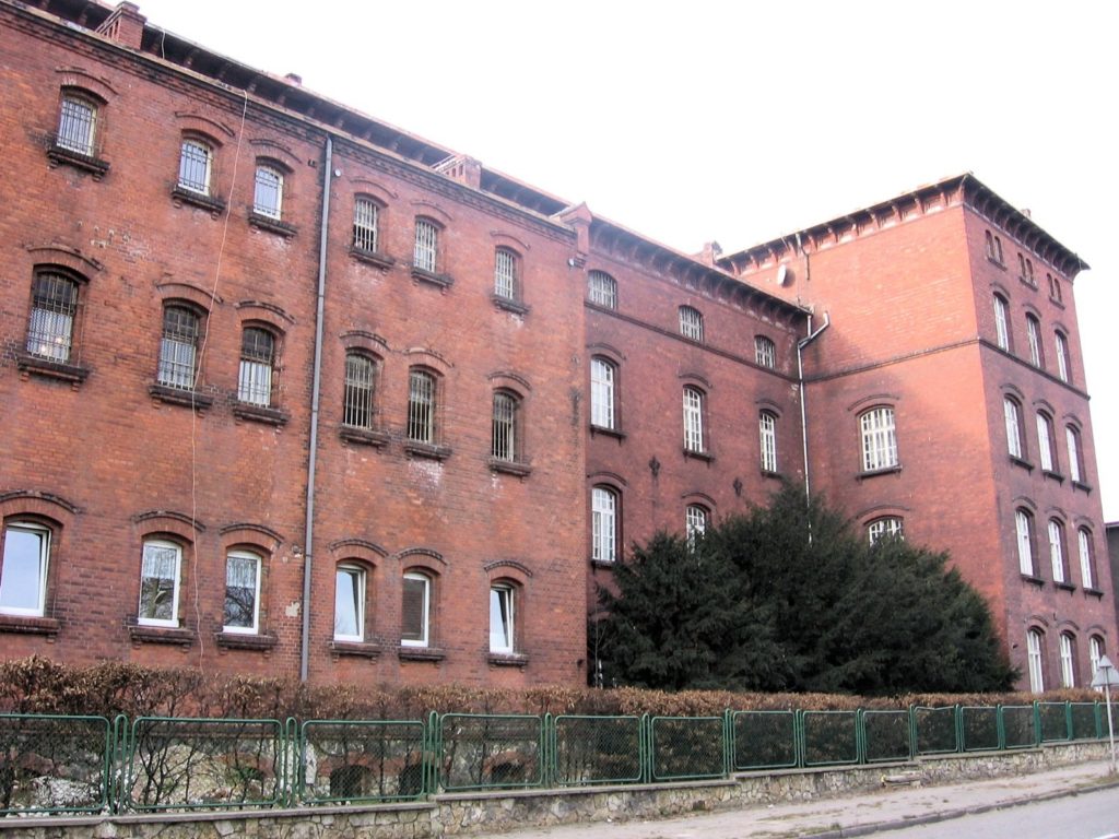 Toszek - Budynek byłego obozu NKWD (obecnie szpital psychiatryczny)