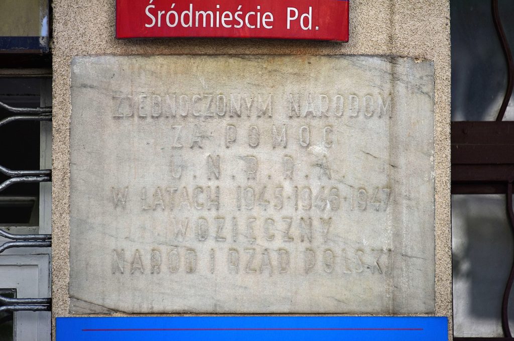 Tablica pamiątkowa przy ulicy Hożej 35 w Warszawie