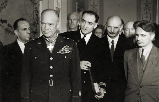 Eisenhower w Warszawie, 1945 r.