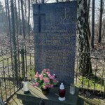 Ostrówek tablica upamiętniająca zamordowanych Polaków