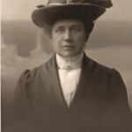 Matka Matylda Getter w Warszawie – w takim stroju załatwiała sprawy urzędowe 1913/foto. s. T.A.Frącek