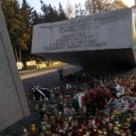 Powązki Pomnik Ofiar z 10.04.2010 ze Smoleńska Powązki Pomnik Ofiar z 10.04.2010 ze Smoleńska