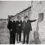 Ambasador A.B. Lane pokazuje H. Hooverowi dziurę w murze getta/foto Gość