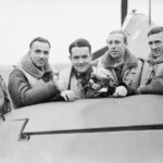Piloci Dywizjonu 303, od lewej Mirosław Ferić, Bogdan Grzeszczak, Jan Zumbach, Zdzisław Henneberg i John Kent/foto Wikipedia