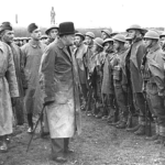 Władysław Sikorski wraz z Winstonem Churchillem na przeglądzie polskiego wojska w 1943r/foto Wikipedia